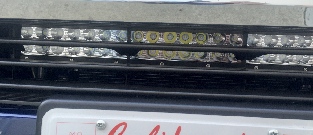 lightbar_in_grill.jpg